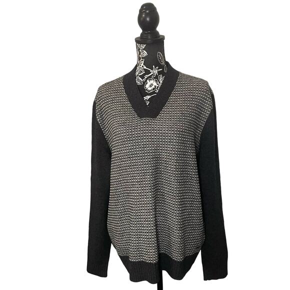 BOSS Hugo Boss Lambs Wool Jacquard Knit V-Neck Sweater Gray White - Size Large - Picture 1 of 9